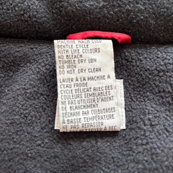 Roots men's red duck down & feather filled zip and snap closure vest size M - Picture 14 of 16